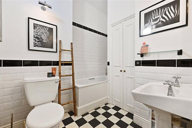Flat D, 21, Ovington Square, London photo 4