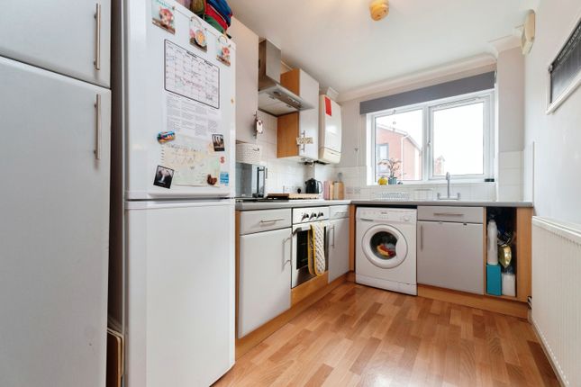 Flat 5 17, Slade Way, Mitcham photo 2