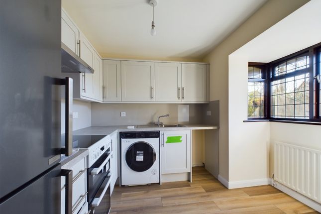 42, Daventry Court, Bracknell photo 2