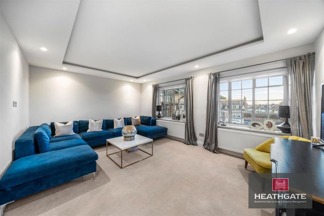 Flat for sale in Finchley Road, London