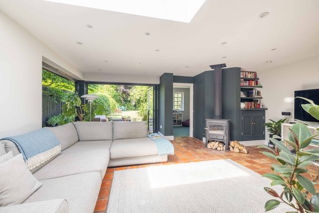7, Woodside Avenue, Beaconsfield photo 4