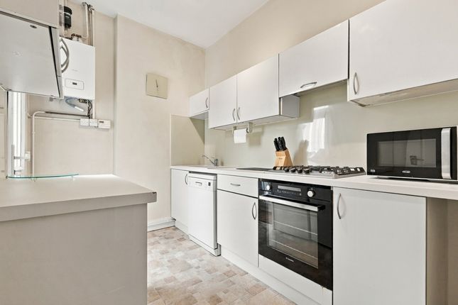 Flat Flat 4, 54, Crowstone Avenue, Westcliff-on-Sea photo 2