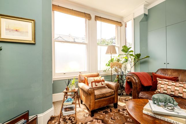 24, Brewster Gardens, London photo 4