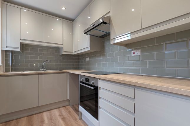 Flat B, 156, Folkestone Road, Kent photo 5