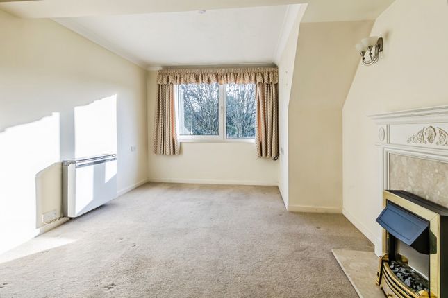 Flat 23, Valley Court,, Beechwood Gardens, Surrey photo 2