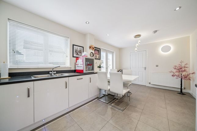 1 Leggatston Place, Glasgow photo 4
