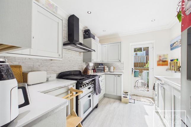 25, Barry Road, Pontypridd photo 3