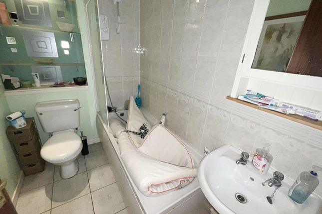 12, Tower Avenue, Barrhead photo 4