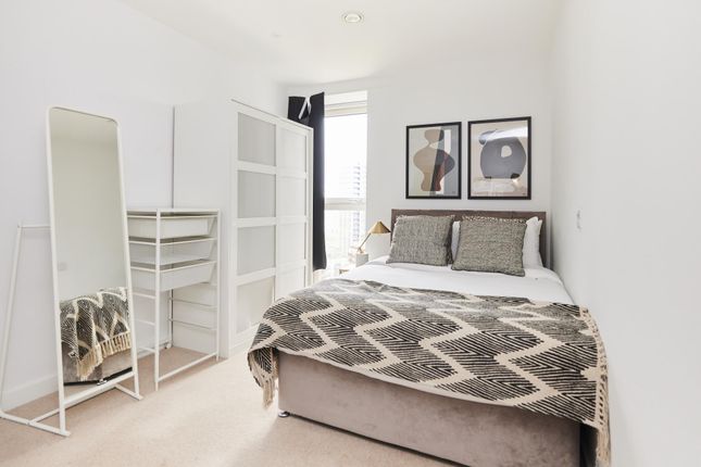 Flat for sale in Hurlock Heights, Deacon Street, London