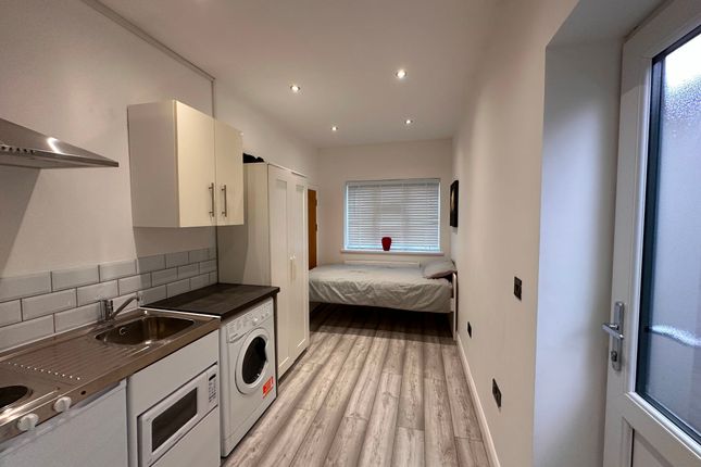 90 East Road, Romford photo 5