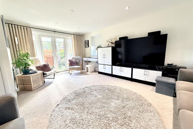 17, Rose Drive, Norwich photo 4