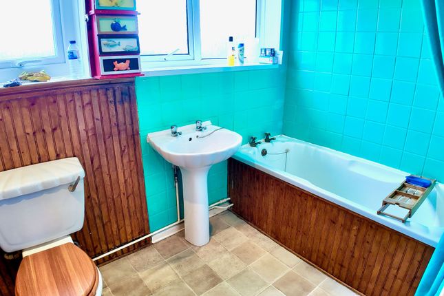 26 Conway Road, Newport photo 4