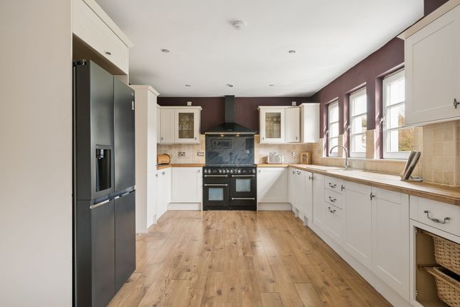 13 Mains Place, East Whitburn photo 3