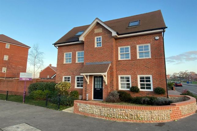 Detached house to rent in 70 Newlands Avenue, Waterlooville, Hampshire