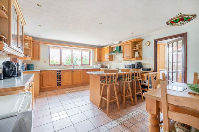 294 Oulton Road North, Lowestoft photo 3
