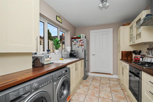 48, Oakley Road, Rushden photo 4