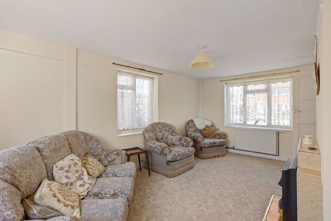 57, Manor Drive, Pickering photo 3