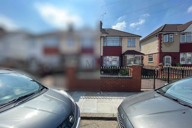 21, Masefield Avenue, Southall photo 3