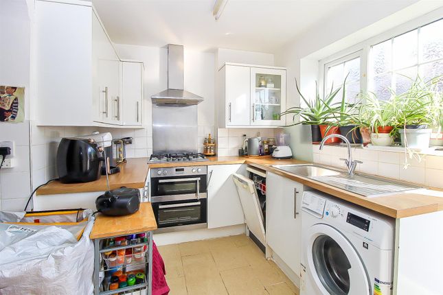 16, St. Clair Street, Wakefield photo 2