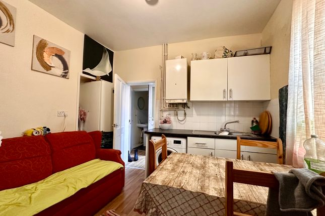26, Apsley Road, Great Yarmouth photo 2