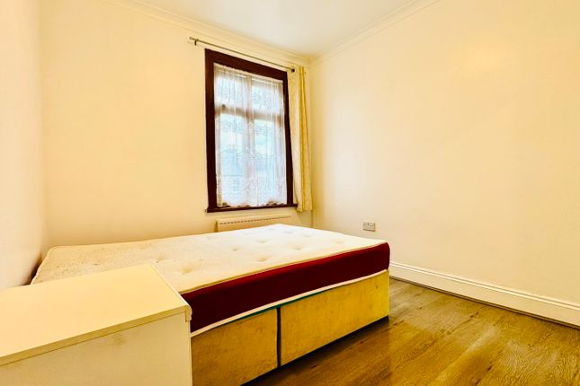 132, Sutton Court Road, London photo 5