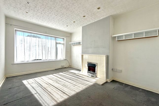 5, Russell Crescent, Watford photo 2