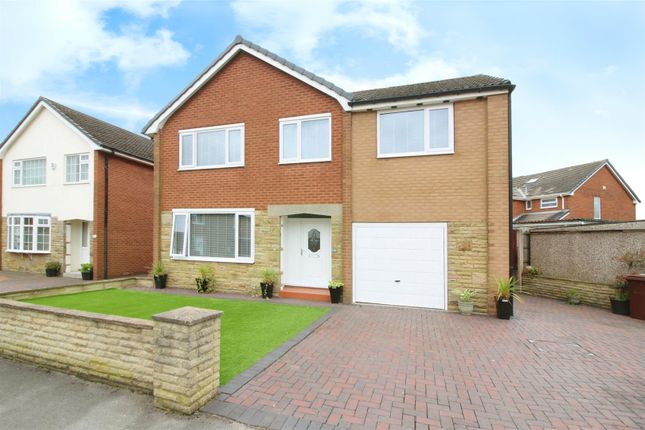 Thumbnail Detached house for sale in Farfield Court, Garforth, Leeds