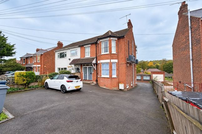 1-bed flat on West Wycombe Road, High Wycombe, £900/mo