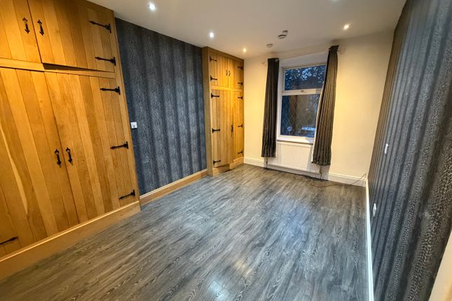 Todmorden Road, Burnley photo 5