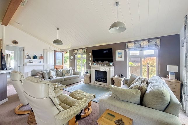 52 The Thatches, Ivybridge photo 2