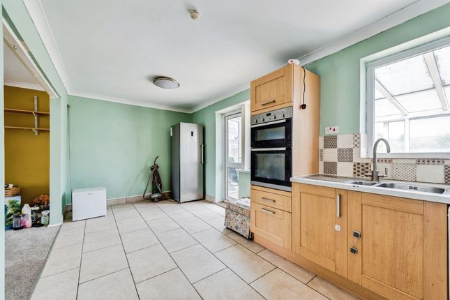 11, Thornbridge Avenue, Swindon photo 4