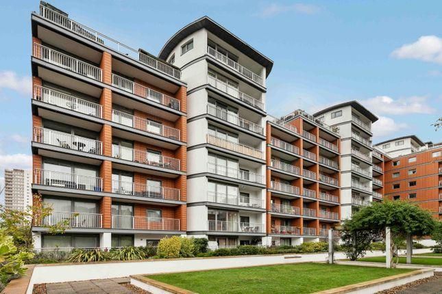 Thumbnail Flat to rent in Holland Gardens, Kew Bridge, Gunnersbury, Brentford, London