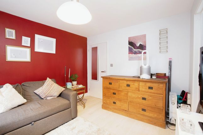 Flat for sale in Chamberlain Place, London