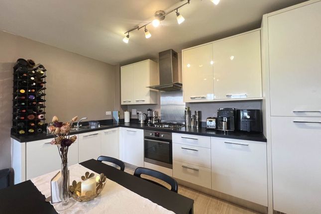 Flat for sale in Rainbow Road, Erith