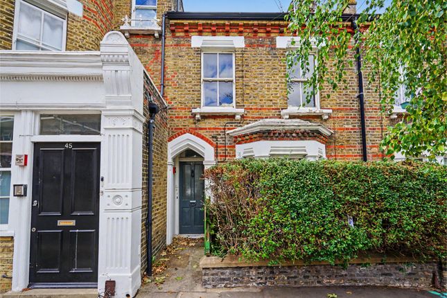 1-bed flat on 47 Lower Flat, Grayshott Road, London, £205,000