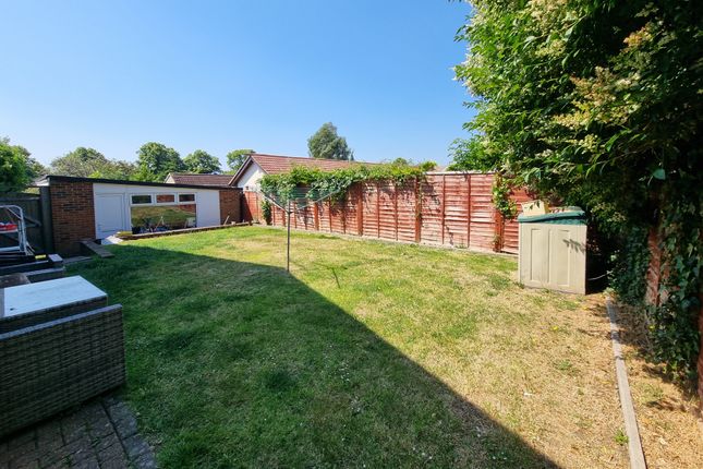 14, Dene Hollow, Drayton photo 4
