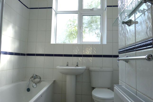 13, Hallside Road, Enfield photo 5