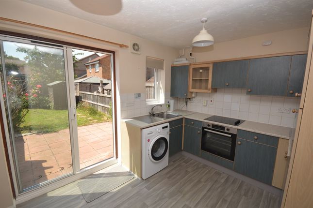 11, Sovereign Close, Essex photo 4