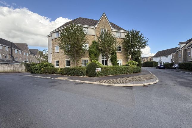 2-bed flat on 8, Vale View, Ashton-Under-Lyne, £155,000