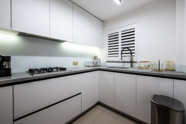 Flat to rent in Cambridge Gate, London