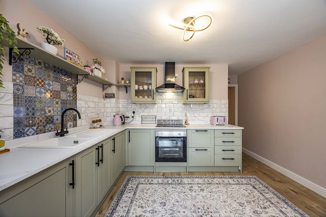 14, Acorn Close, Balderton, Newark photo 4