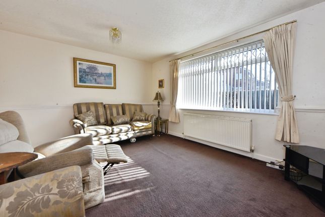 35, Cowlishaw Lane, Oldham photo 4