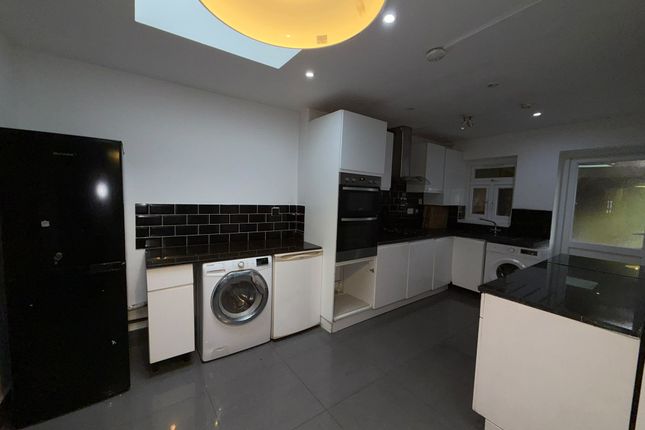 Dawson Avenue, Barking photo 2