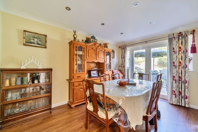 9, Eastglade, Middlesex photo 4