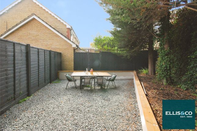 9, Deepdale Close, London photo 3
