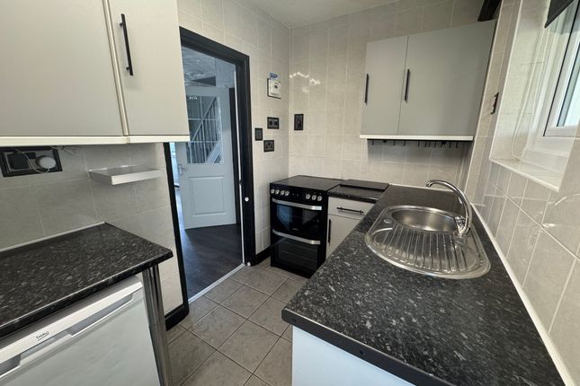 65 Scott Road, Grays photo 3