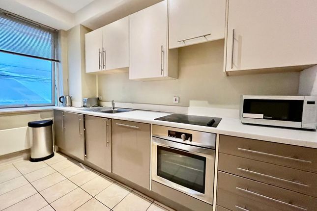 Apt 311, Manchester photo 5