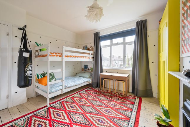 End terrace house for sale in Queenswood Avenue, London