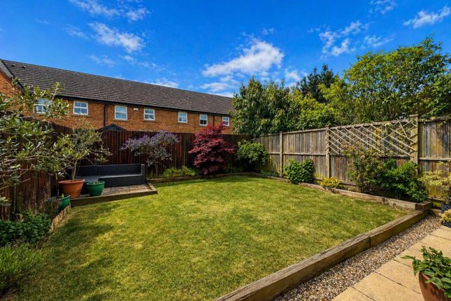 25, Wood Lane, Ashford photo 2