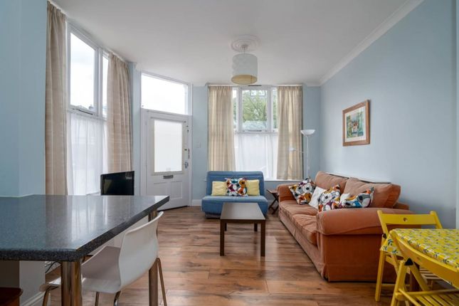 Thumbnail Flat to rent in Finsbury Road, London